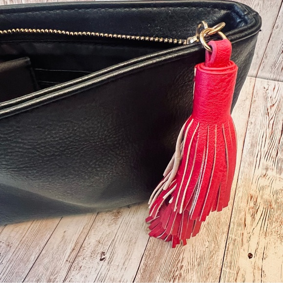 Black zip clutch w/ pink tassel NWOT - Picture 5 of 10